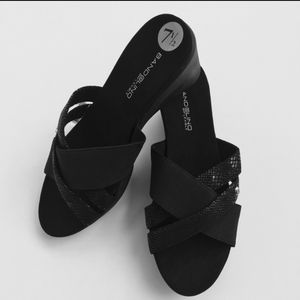 Bandolino | Black "Donovan" Flexible Wedges